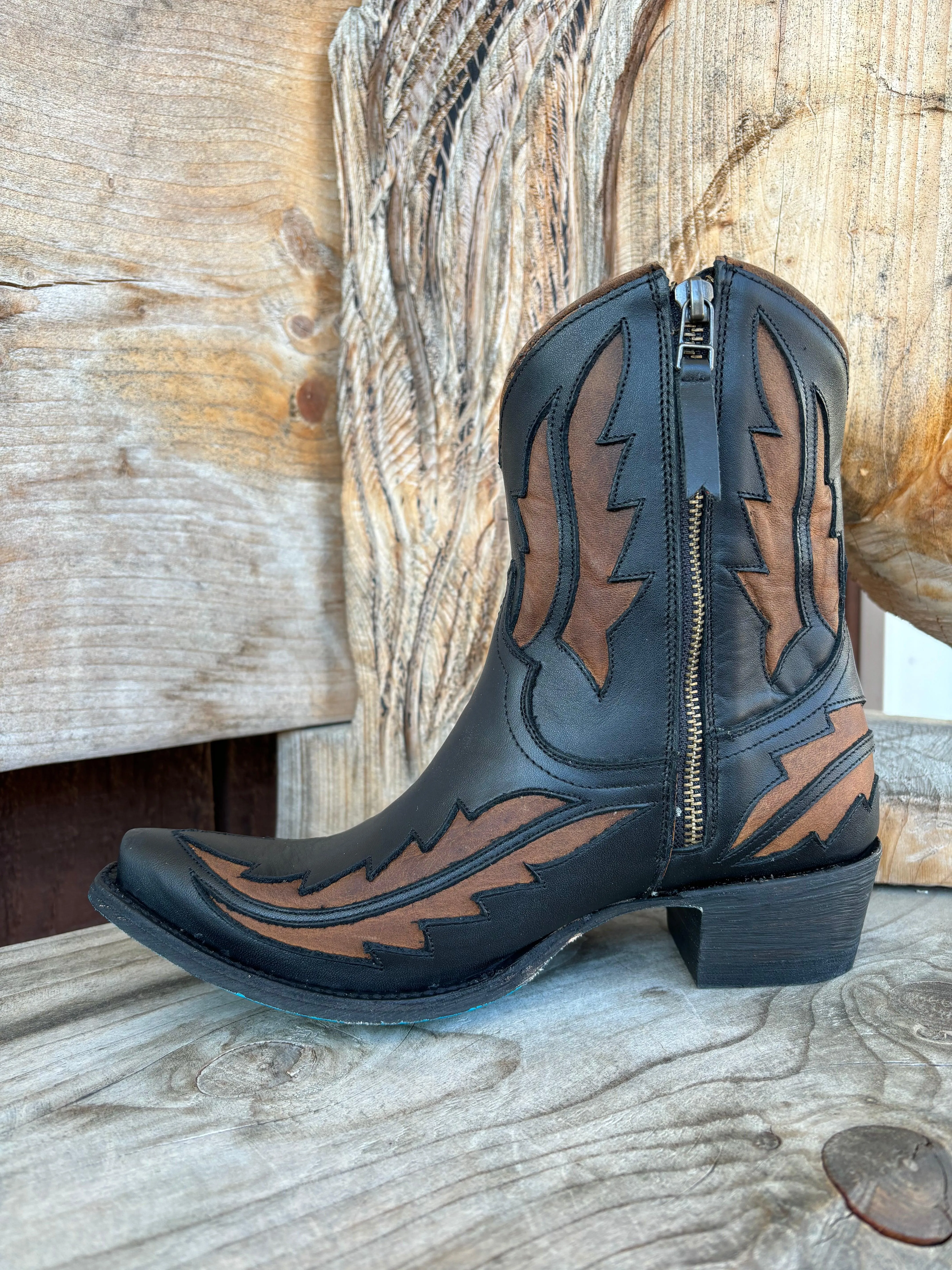Lane Boots Women’s Jet black & Caramel Walk the Line Cowgirl Bootie LB0478F
