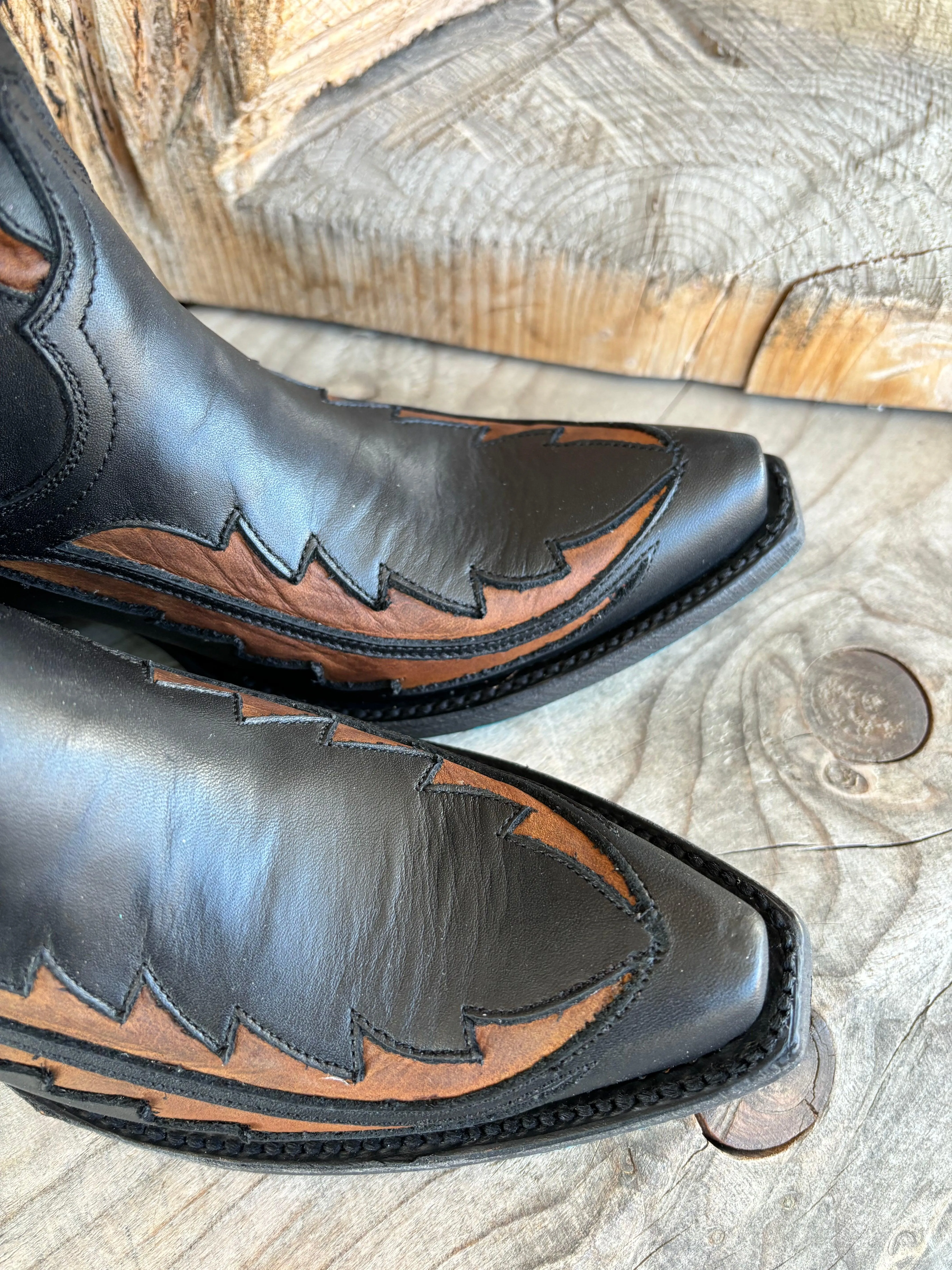 Lane Boots Women’s Jet black & Caramel Walk the Line Cowgirl Bootie LB0478F
